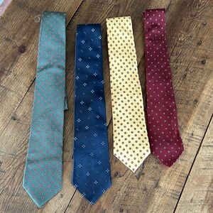 Elegant Men's Tie Set - Patterned in Green, Navy, Yellow, Burgundy